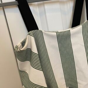 GREEN AND WHITE STRIPED CROP TOP.